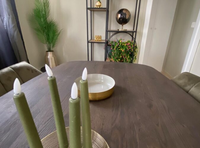 Eettafel binnen 2